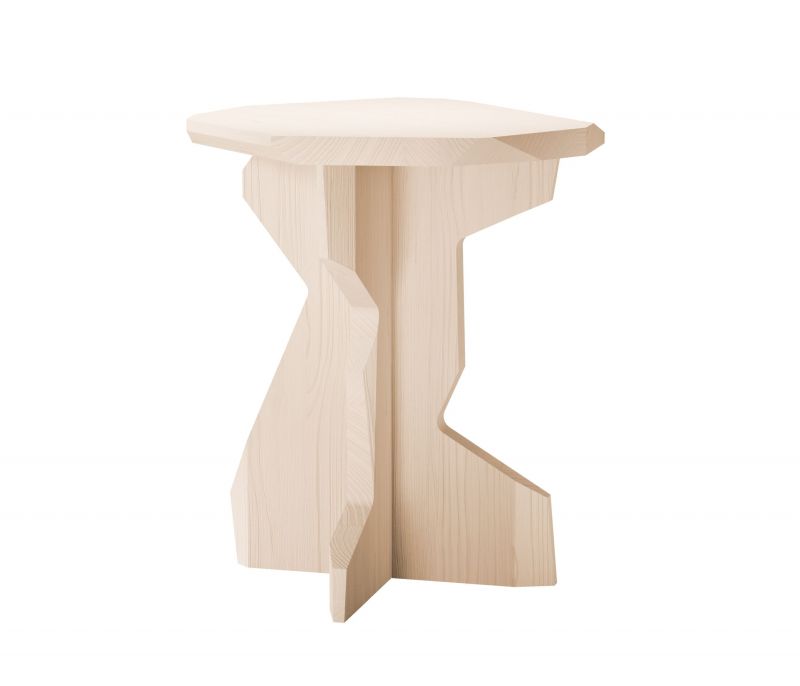FELS Hocker aus Esche: Moderner, heller Holz Hocker mit einzigartigem, kantigem Design.